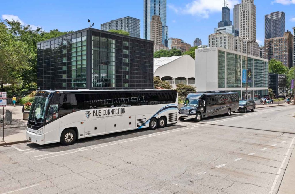 How Airport Transfers Work for Large Groups (And What to Expect)